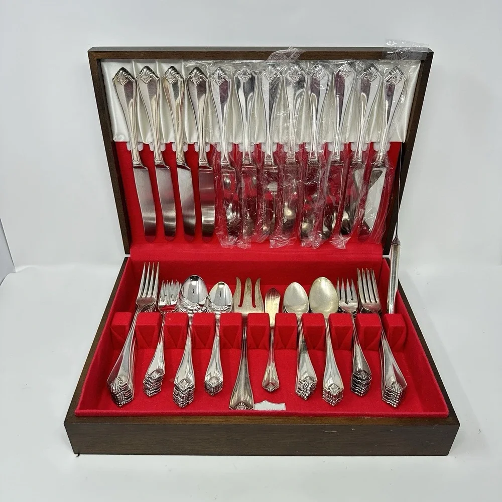Oneida 1881 Rogers KING JAMES Silver Plate Flatware Set 80 Pieces Wooden Case